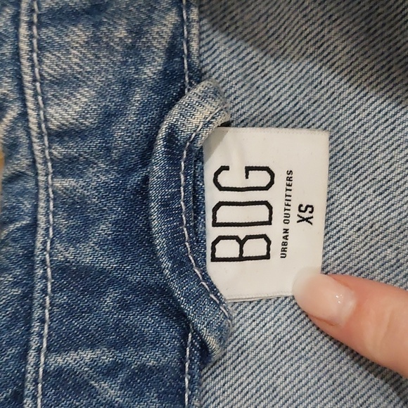Cropped Jean Jacket - Picture 2 of 4